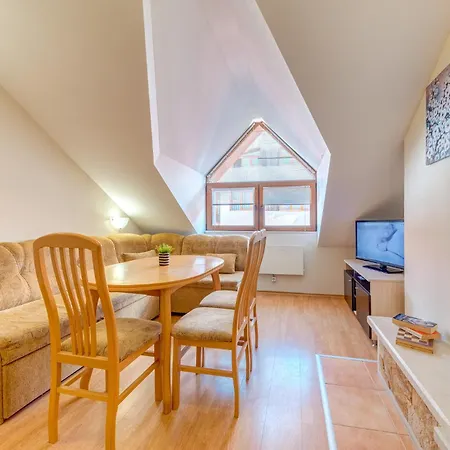 Two-bedroom Warm Mountain Hideout Apartamento *